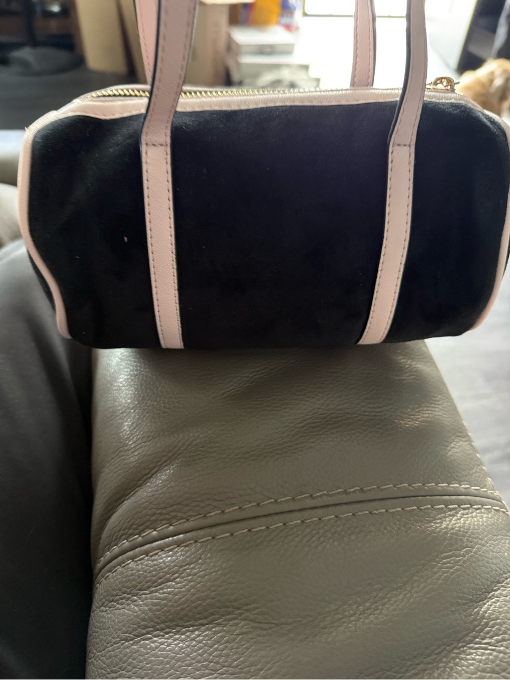 Juicy Couture Black Mini Barrel Bag with Pale Pink Trim - Picture 3 of 11